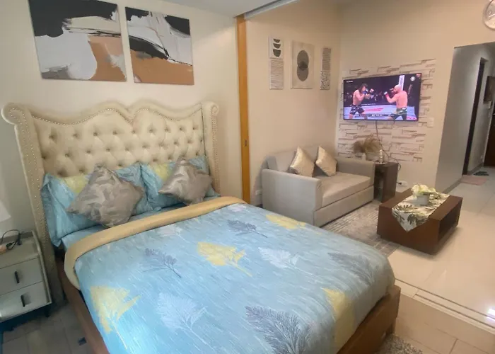 La Rosa - Uptown Bgc Apartment *